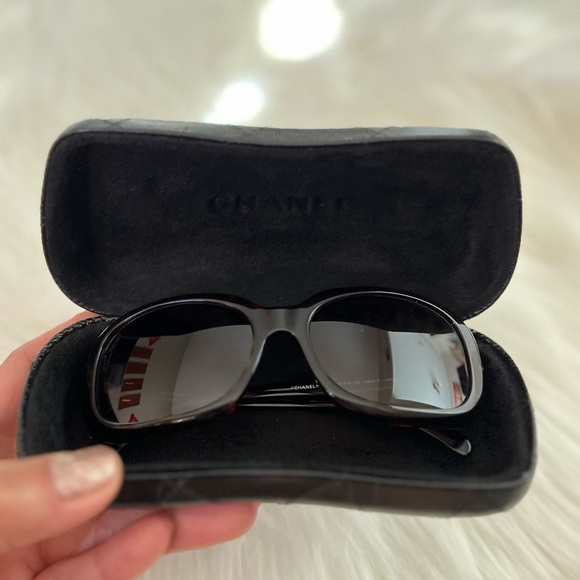 CHANNEL CC LOGO RECTANGULAR BOW SUNGLASSES - Picture 6 of 7